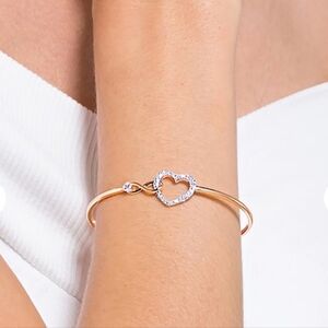 Swarvoski Hyperbola Bangle Infinity Heart- Great Condition- Size Medium